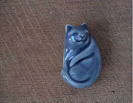 Laying Cat Ceramic Tea Pet, Dark Blue