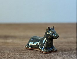 Собака. Чайная фигурка из глины, темная глазурь